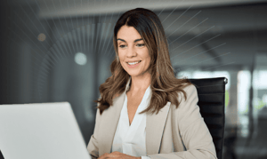 Customer experience specialist using computer to manage order promises efficiently